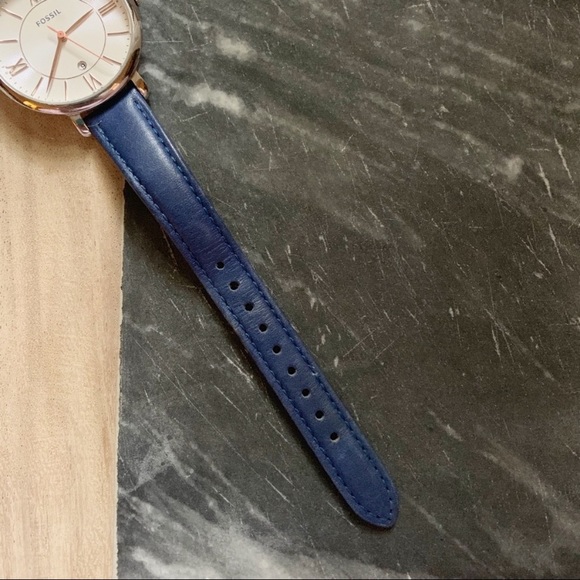 FOSSIL• navy blue and silver genuine leather watch - Picture 5 of 8